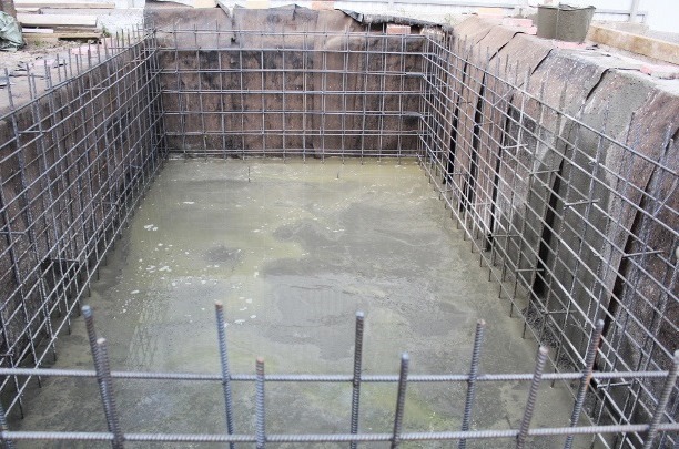 piscine à béton coulée en deux étapes